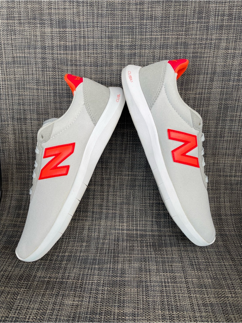 New Balance Women's 514v1 Cush+ Sneakers Silver/Coral Red Athletic Shoes Sz 10 - Picture 9 of 11